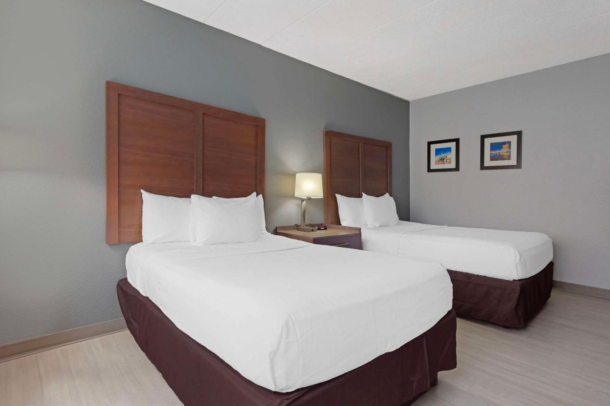 Clarion Hotel & Suites BWI Airport North Brooklyn Park Exterior foto