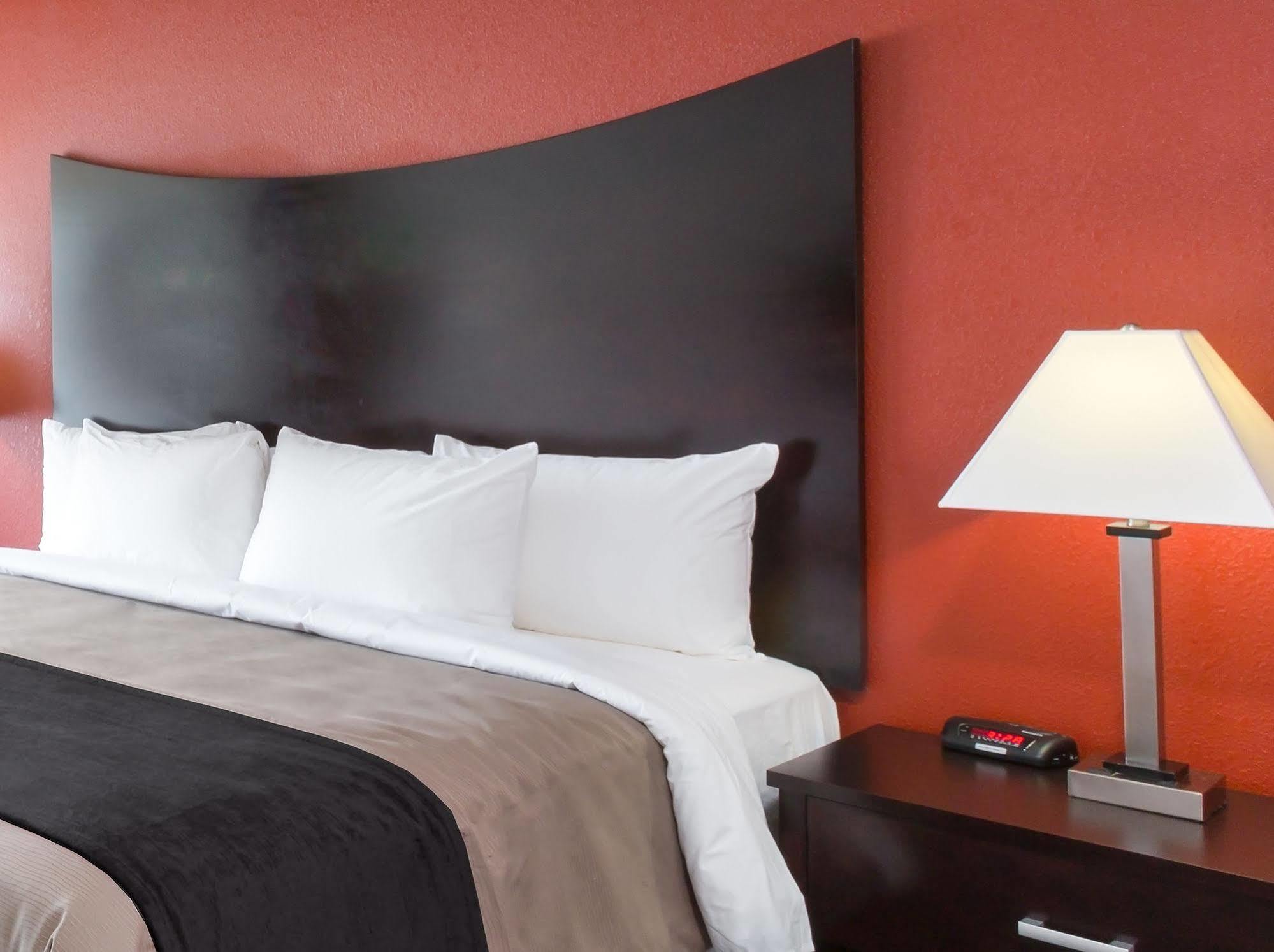 Clarion Hotel & Suites BWI Airport North Brooklyn Park Exterior foto